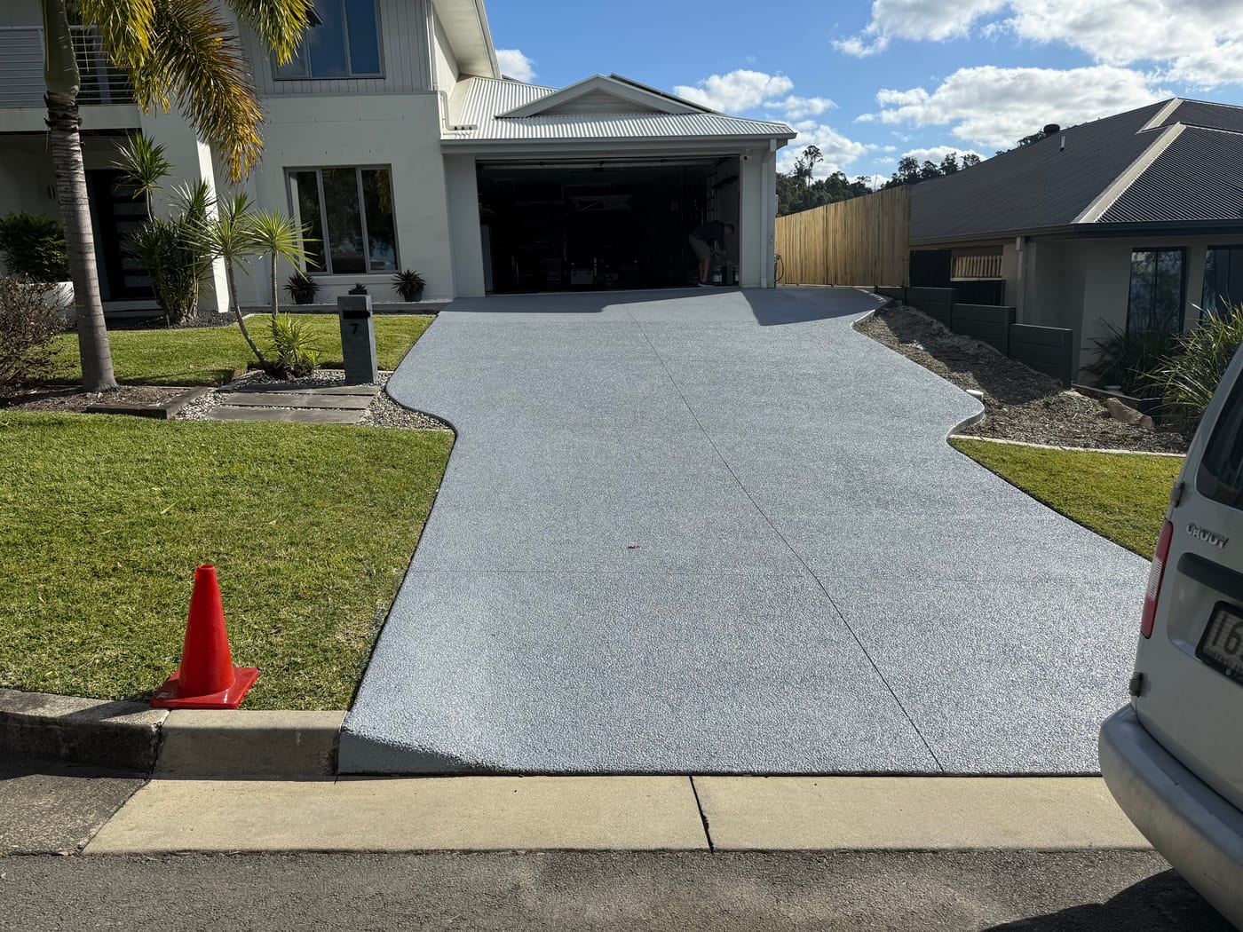 Gold Coast exposed aggregate driveway cleaning result at a residential home