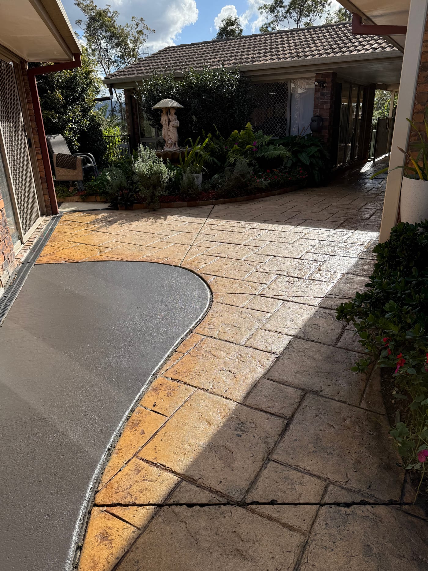 Gold Coast paved patio pressure cleaning result beside a home entry